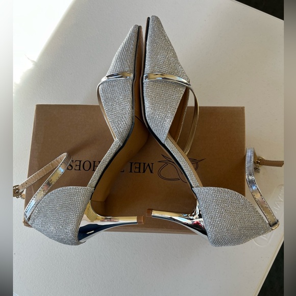 NWT Crape Myrtle Silver heels - Picture 3 of 11
